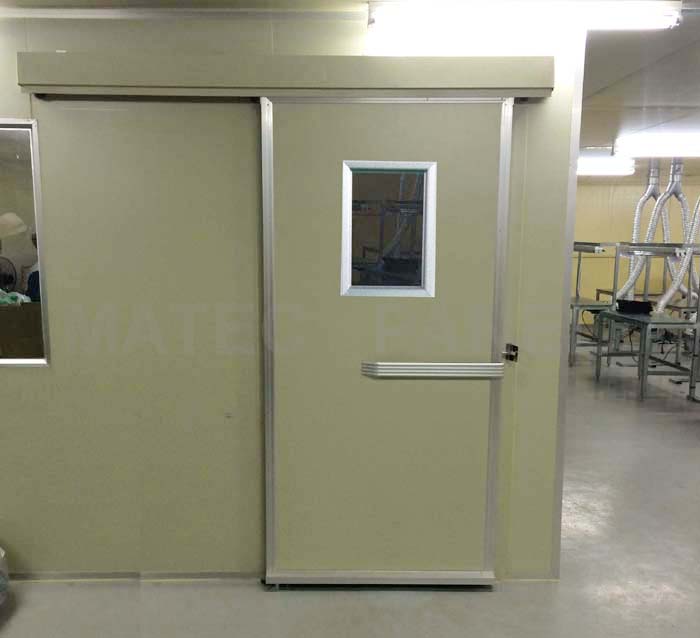 cua-panel-ton-xop-dang-truot-da-kich-thuoc